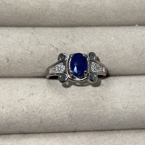 NEW Silver Ring with Sapphire CZ with beautiful detail - Picture 1 of 11